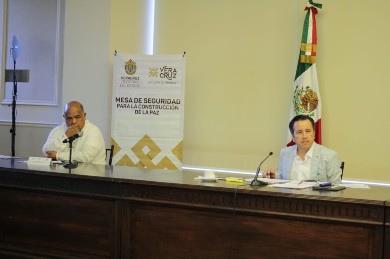 Cuitláhuac García reconoce trabajo del secretario de Gobierno Eric Cisneros