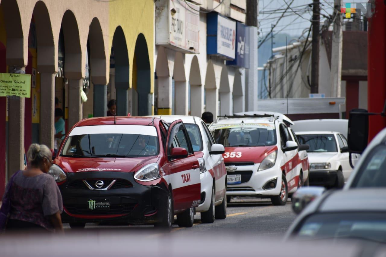 Reordenan el servicio de taxi en Tantoyuca
