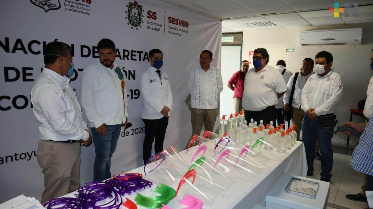 Dona SEV caretas y cubrebocas en la zona norte