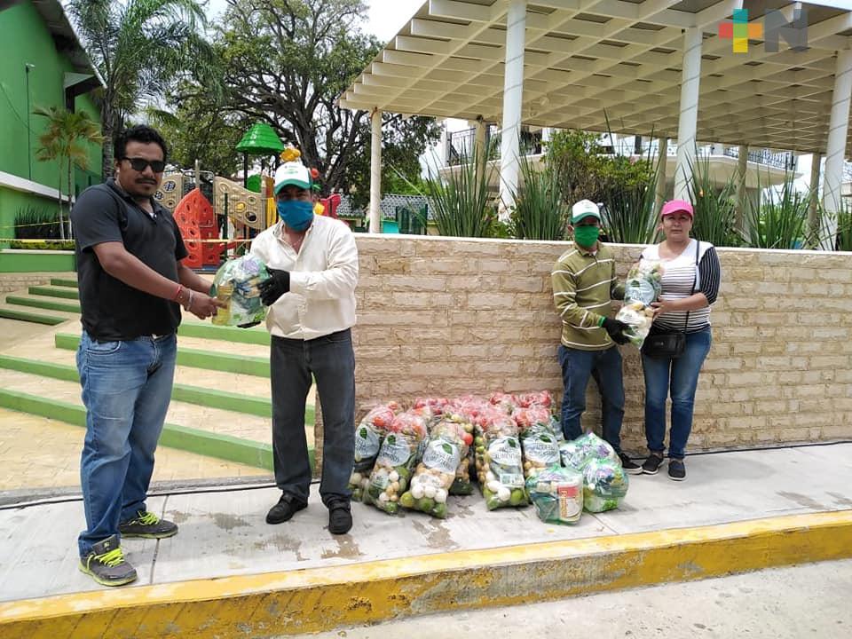 Entregan apoyos alimentarios a taxistas de Tamiahua