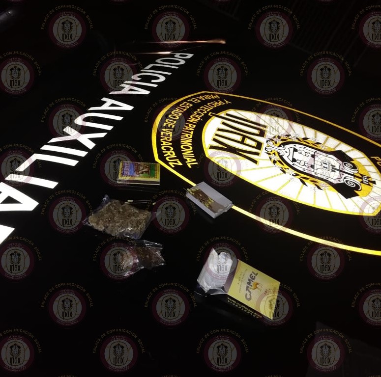 Interviene IPAX a dos sujetos por presunta posesión de enervante, en Xalapa