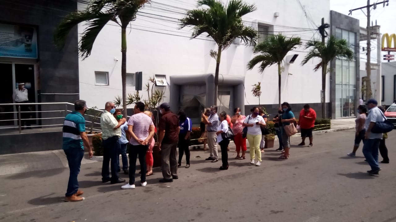 Familiares de pacientes se manifestaron contra hospital privado