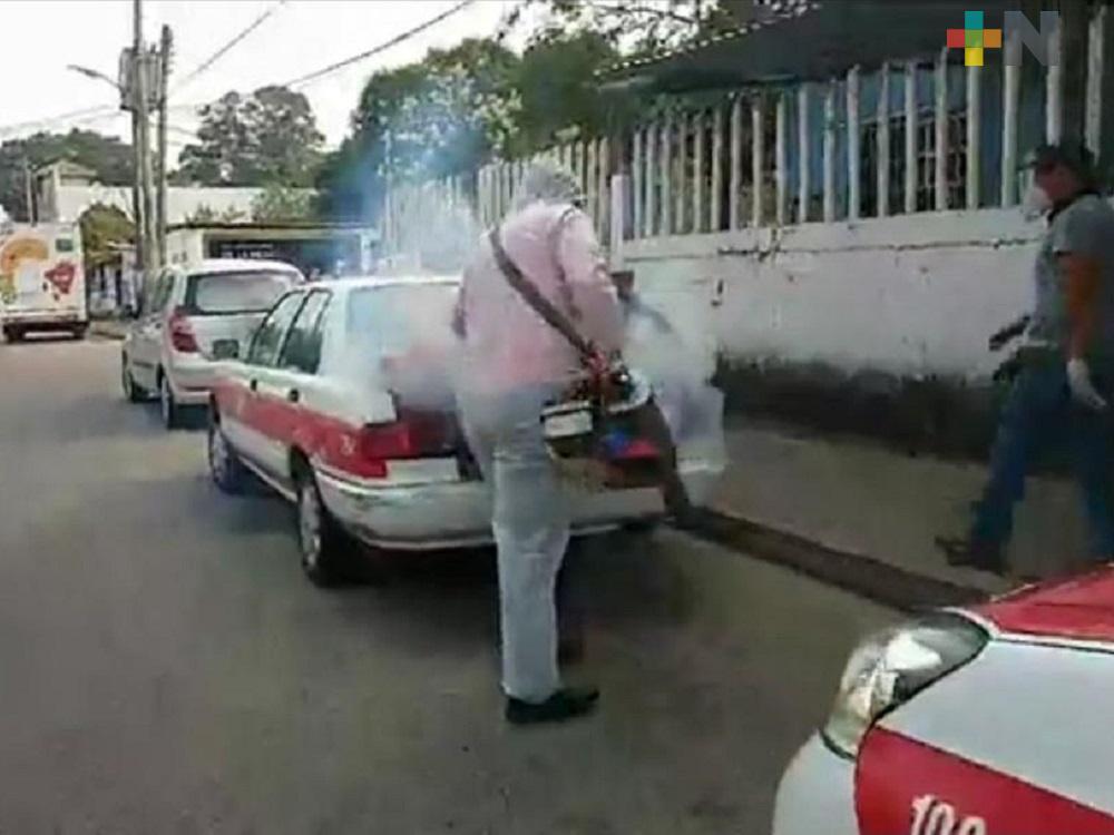Mediante operativo, realizan sanitización de taxis en Minatitlán