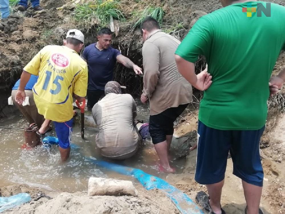 Ruptura en tubería deja sin servicio de agua a colonias de Coatzacoalcos
