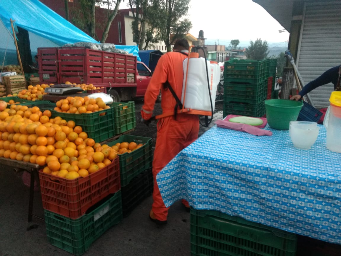 Sanitizaron mercados y tianguis de Xalapa por tercer semana consecutiva