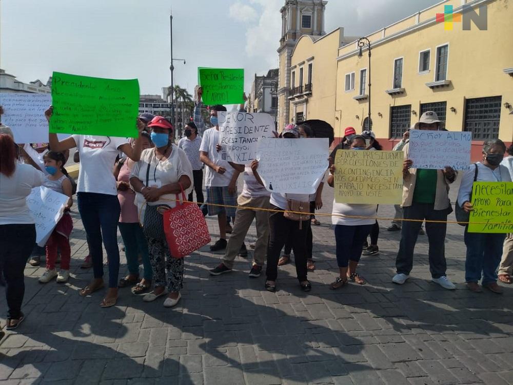 Sin acatar recomendaciones de salud, colonos piden despensas en municipio de Veracruz