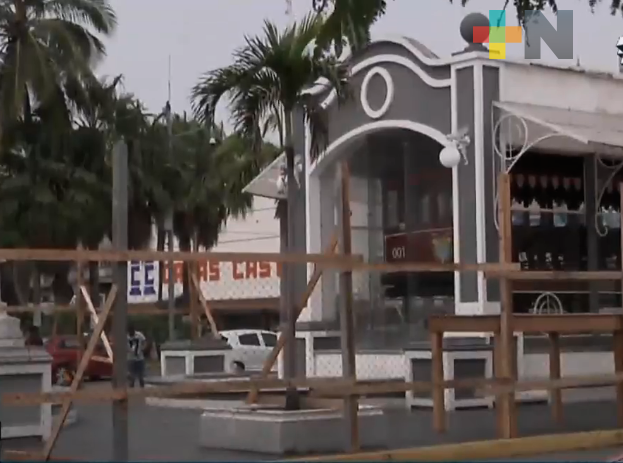 Ayuntamiento de Veracruz cercó con madera y malla el camellón del tranvía del recuerdo