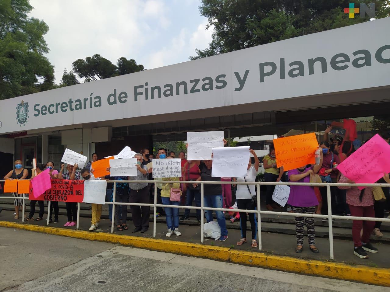Vecinos de la colonia El Porvenir se manifestaron afuera de Sefiplan