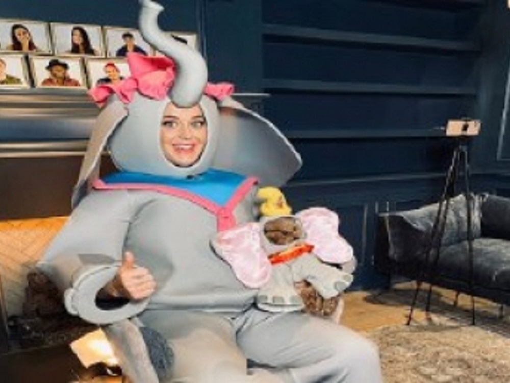 Vestida de «Mamá Dumbo» Katy Perry celebra el Día de las Madres