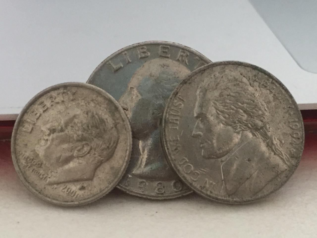 Dólar cede 47 centavos al peso en inicio de cotización de tipo de cambio