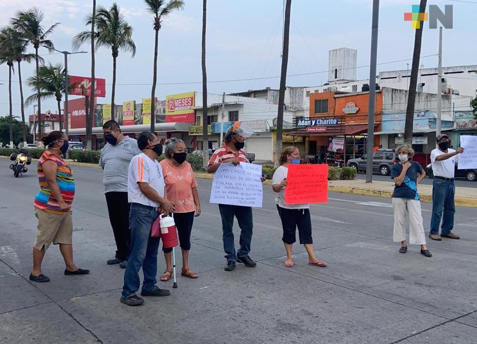 Bloquean avenida en municipio de Veracruz, exigen clausura de crematorio clandestino