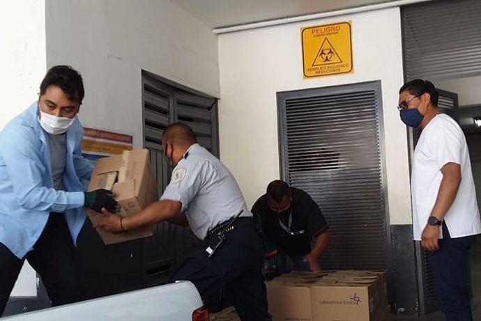 Granjas Carroll entrega más de 5 mil 800 litros de alcohol en gel a instituciones de salud