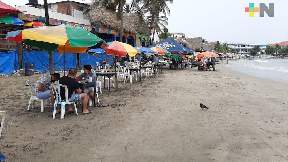 Rompen medida de sana distancia, visitan la playa Villa del Mar