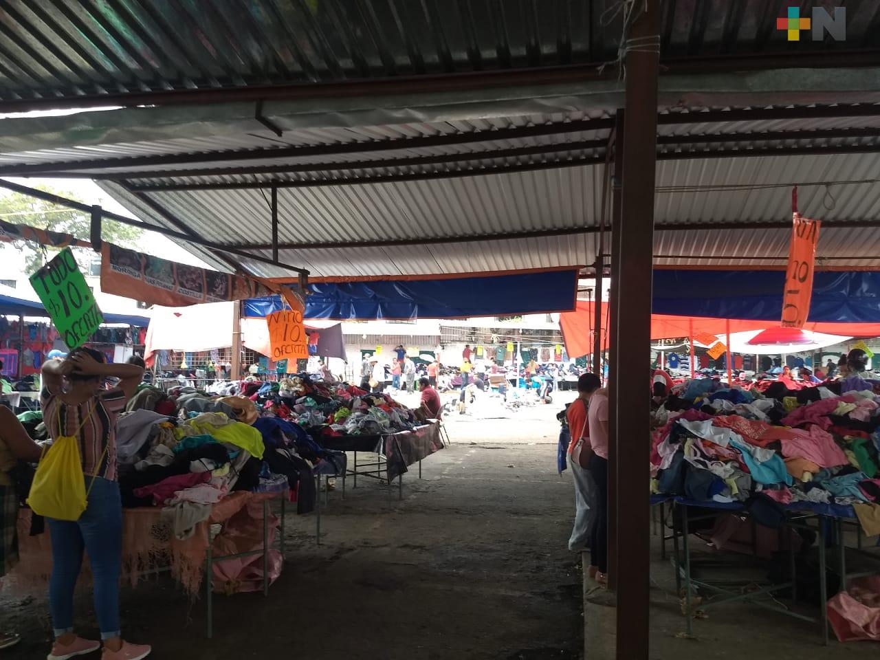Aún sin autorización, se reinstala tianguis de artículos de uso en Xalapa