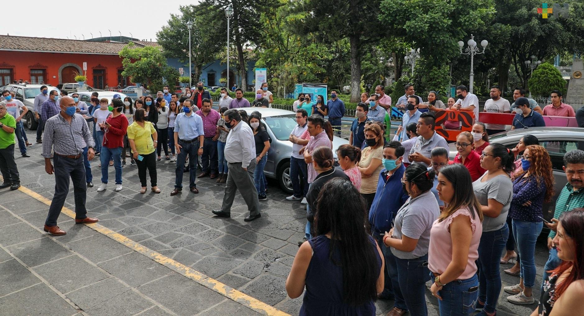Evacuaron edificio del Ayuntamiento de Coatepec