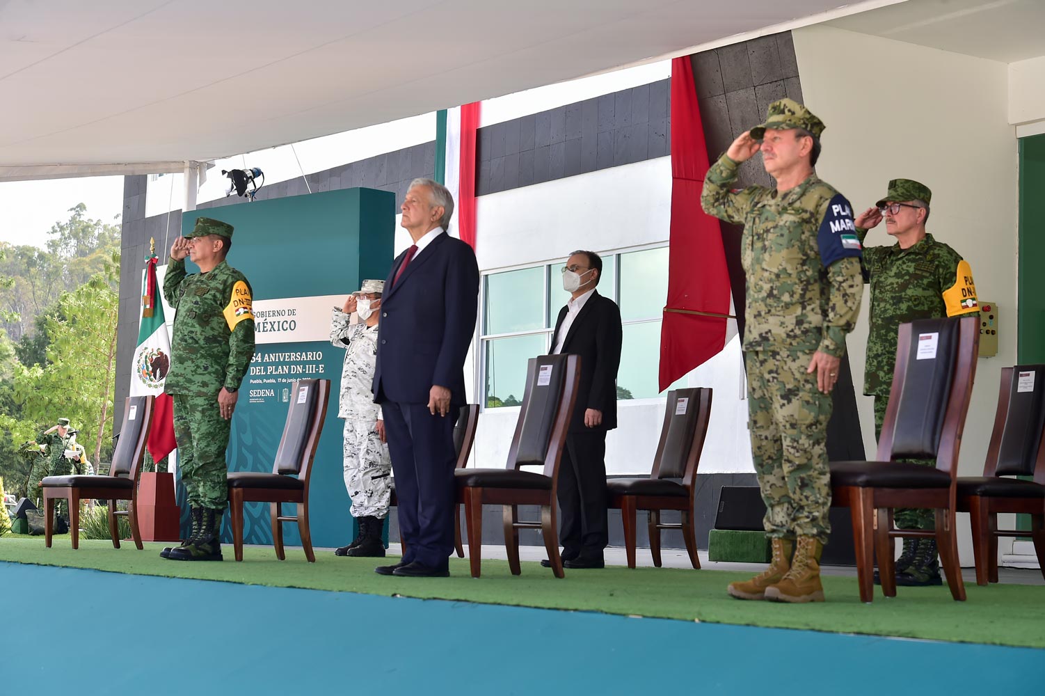 Presidente reconoce a militares y civiles por aplicación de Plan DN-III E para el control de COVID-19