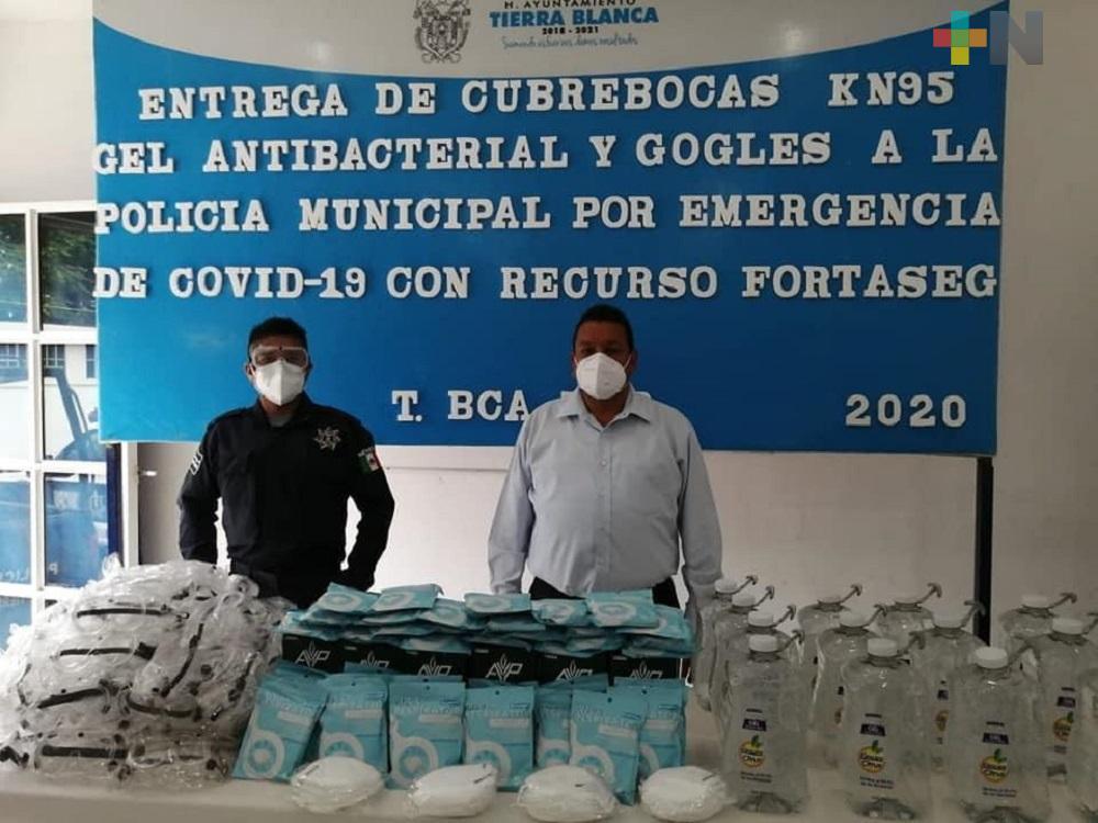 Alcalde de Tierra Blanca entrega insumos para prevenir COVID-19 a policías municipales