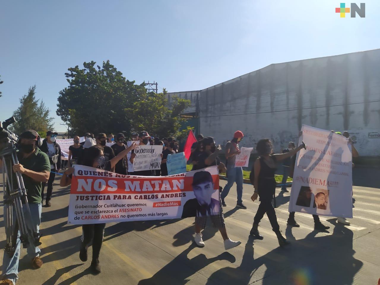 Con marcha, piden aclarar muerte de Carlos Andrés Navarro