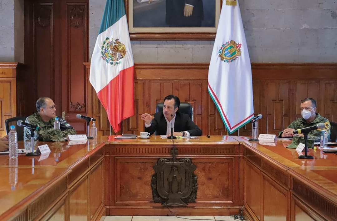 Da bienvenida Cuitláhuac García a mando de la Primera Región Naval en Veracruz