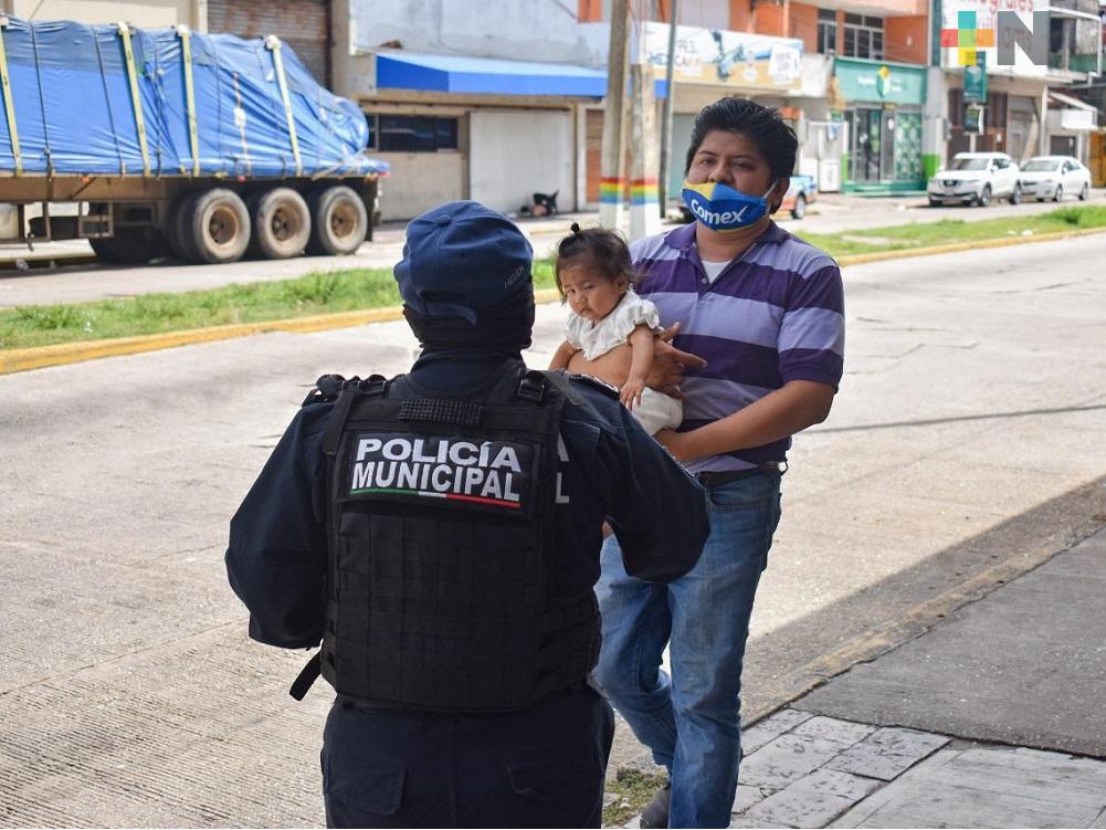 Policía de Coatzacoalcos retira de espacios públicos de 70 a 100 personas diariamente