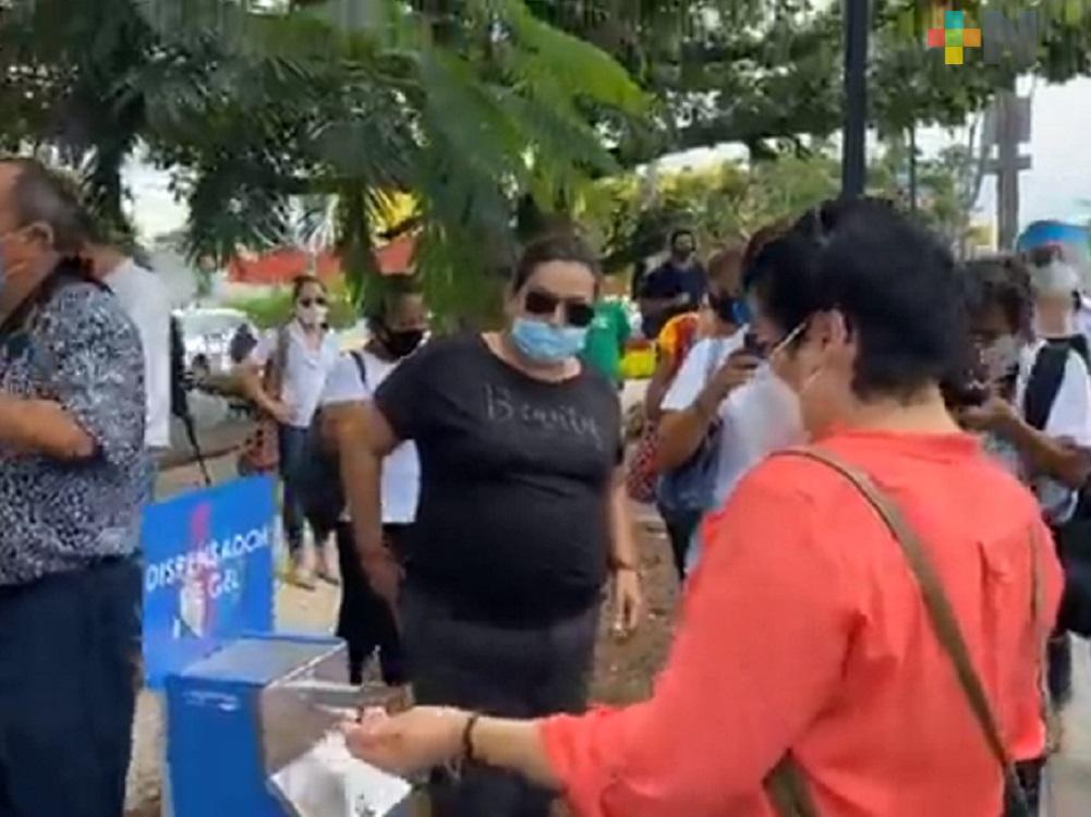 DIF de Córdoba instala dispensadores públicos con gel antibacterial