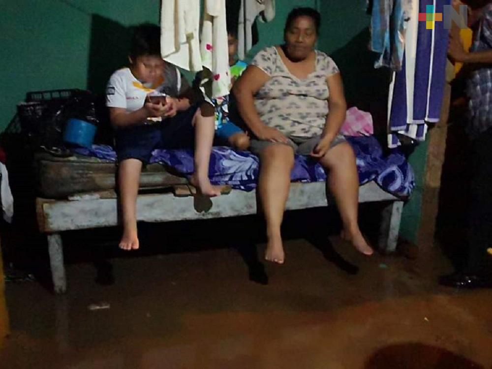 En Acayucan, decenas de familias afectadas por tormenta