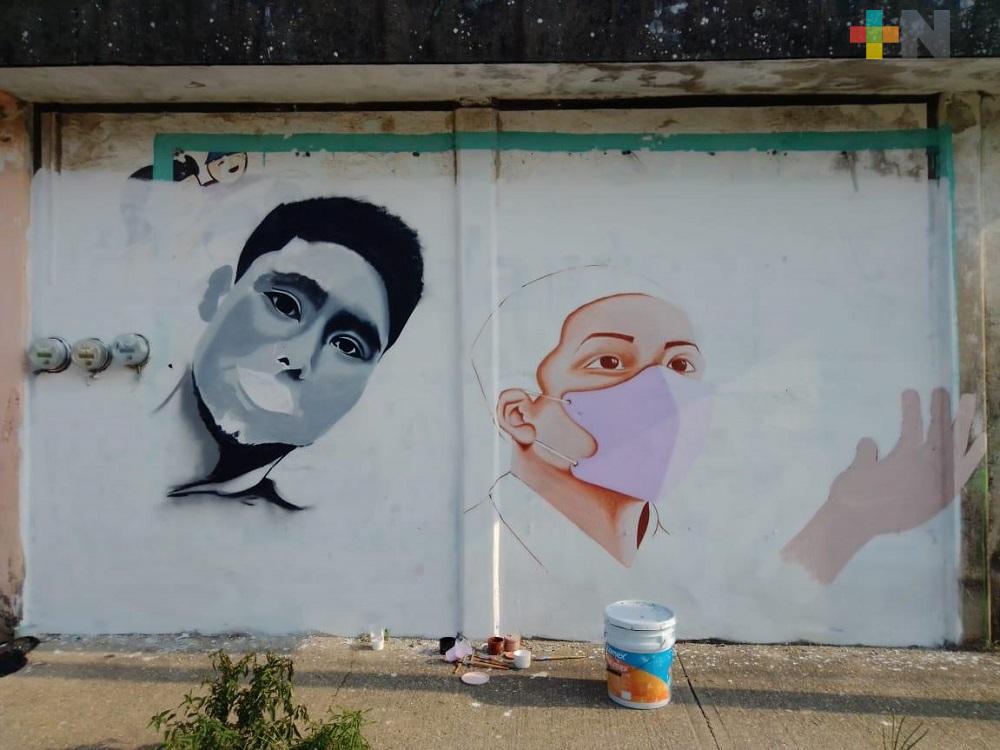 Con mural, jóvenes reconocen a trabajadores de la salud en Coatzacoalcos