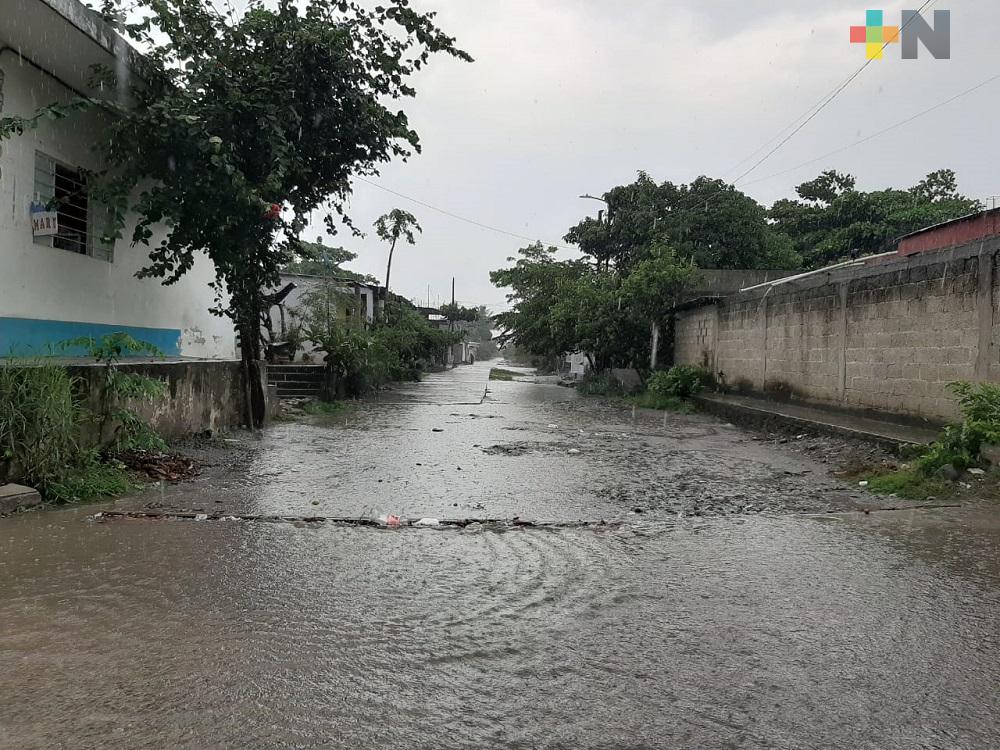 En temporada de lluvias, exceso de basura provoca inundaciones en calles de Martínez de la Torre