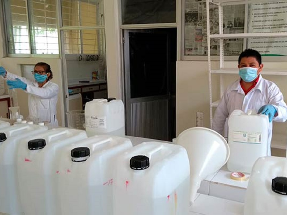Facultad de Ciencias Químicas de la UV produce desinfectante para el sector salud