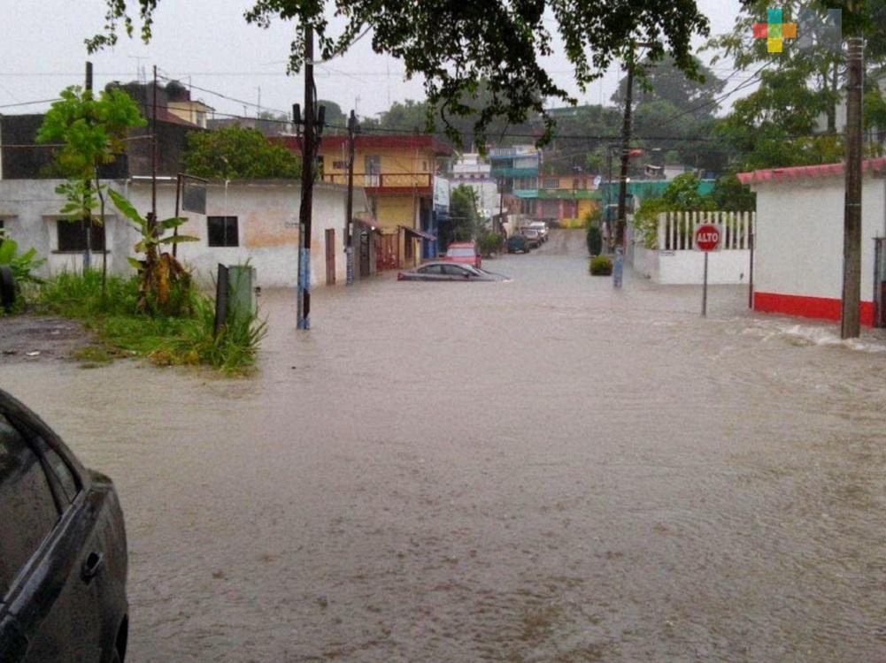 Fuertes lluvias causan encharcamientos e inundaciones en Tuxpan