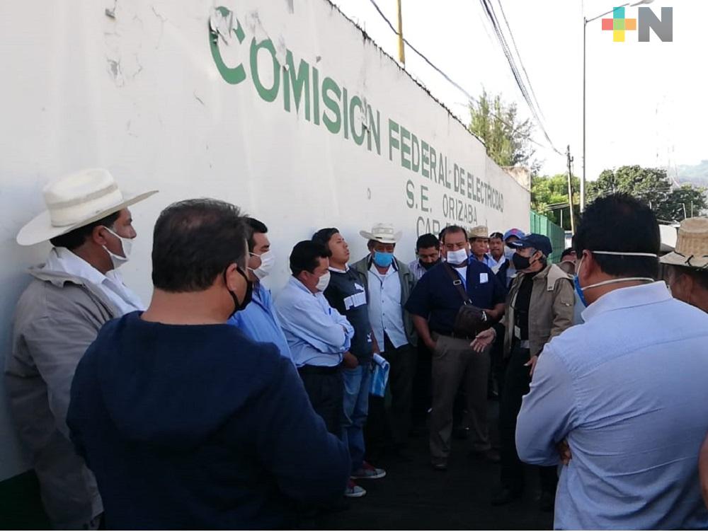 Habitantes de municipios de zona centro, dialogan con encargados de CFE por incremento en pago de servicio