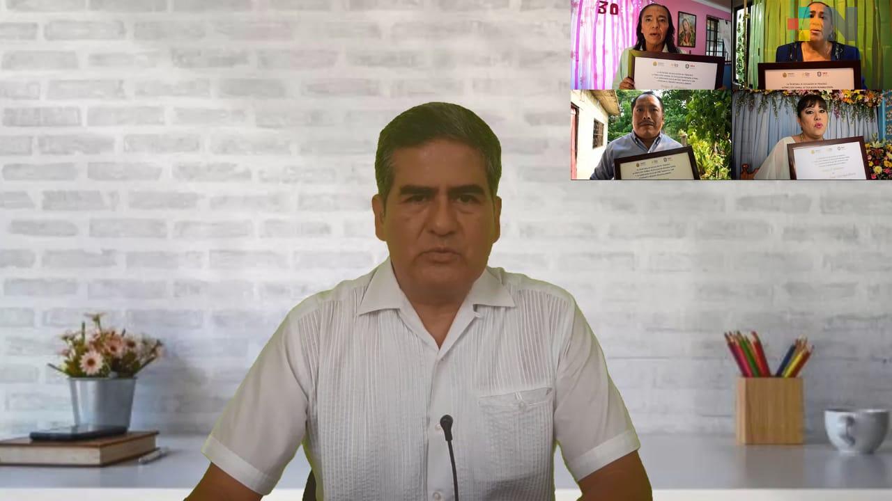 Reconocen trayectoria de docentes en la zona norte