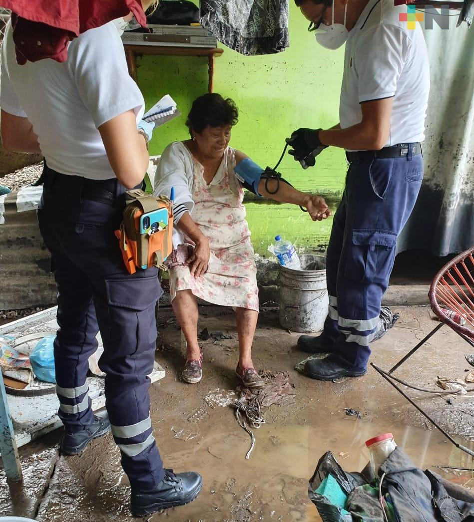 Atiende Secretaría de Salud a familias afectadas por inundación en Atoyac