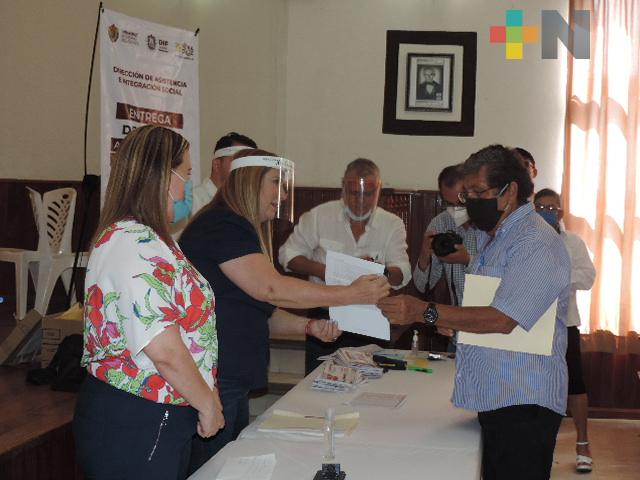 Adultos mayores recibieron pensión alimenticia, en Cosamaloapan