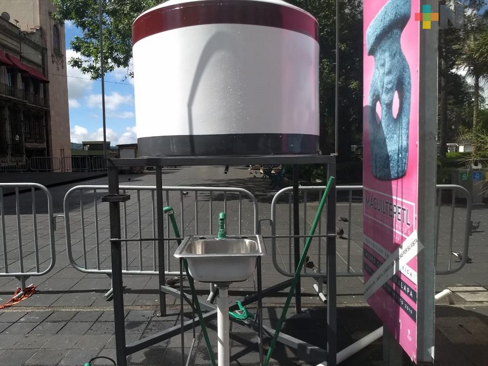 Instalan módulos sanitizantes en el centro de Xalapa