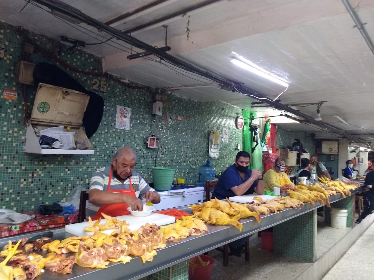 Vendedoras de pollo anuncian aumento en el precio del producto