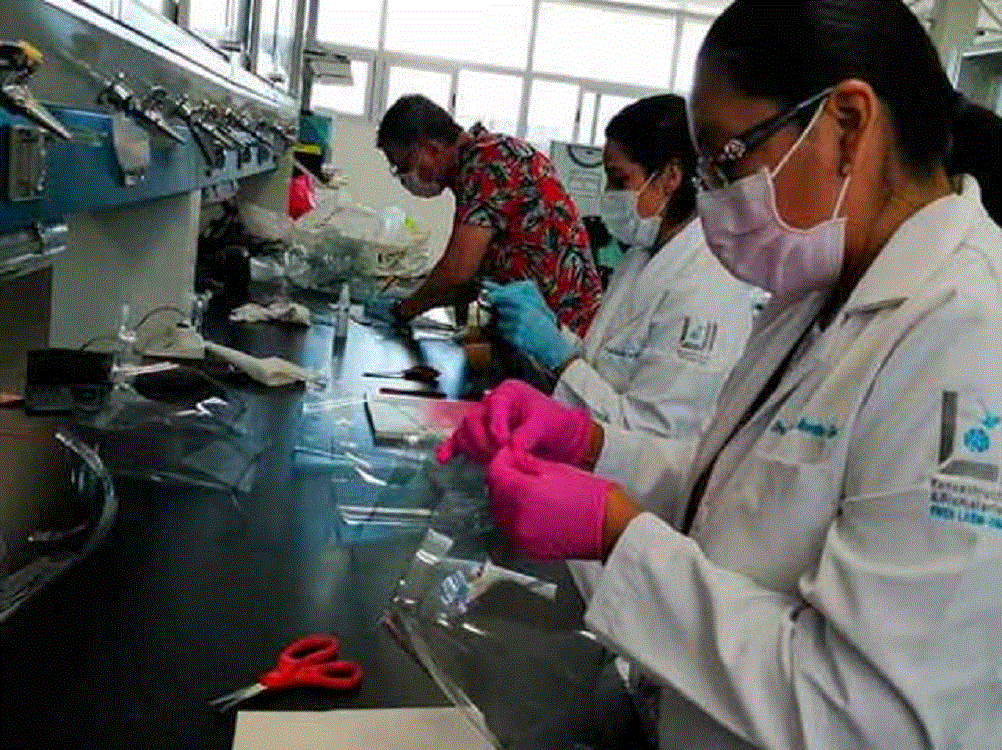 Produce UNAM insumos para proteger a personal médico en hospitales de Guanajuato
