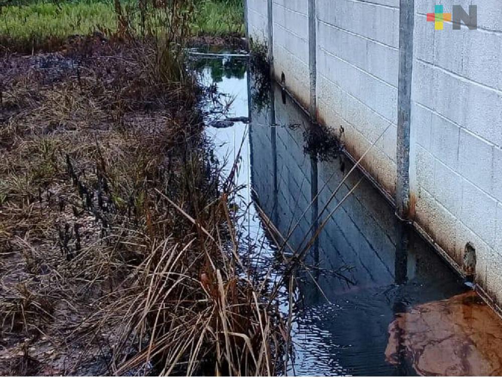 Provocan fuga de crudo en Las Choapas; se contamina arroyo «El Control»