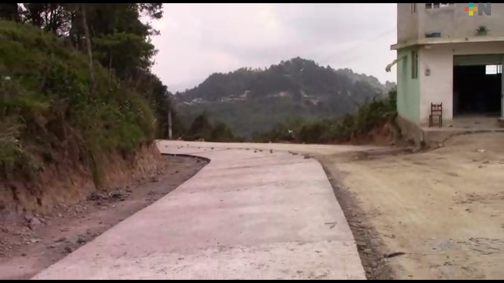 Inicia pavimentación del camino Zacualpan-Tlachichilco