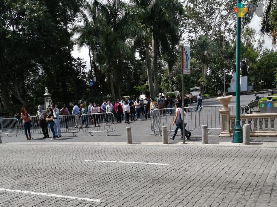 Se activaron protocolos de desalojo en edificios y negocios en Xalapa por sismo