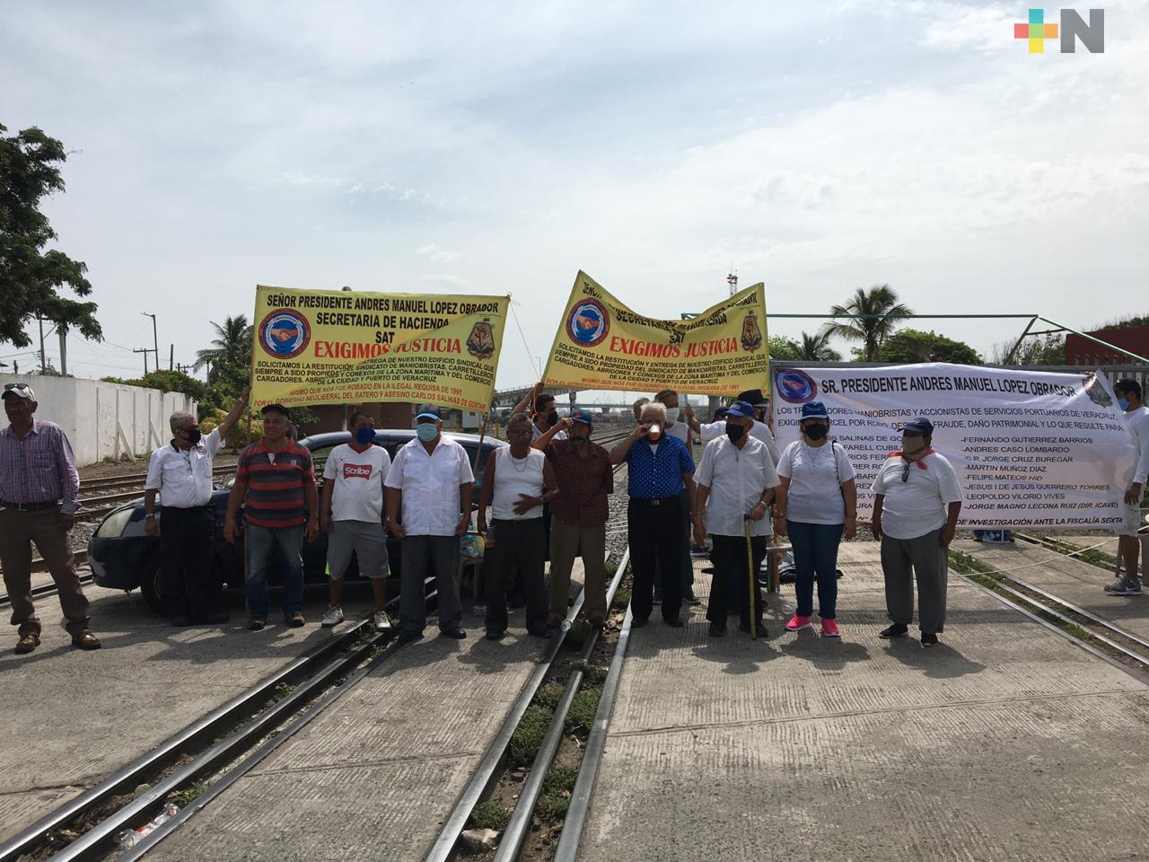 Sindicato de Maniobristas bloquean vías férreas de la ciudad de Veracruz