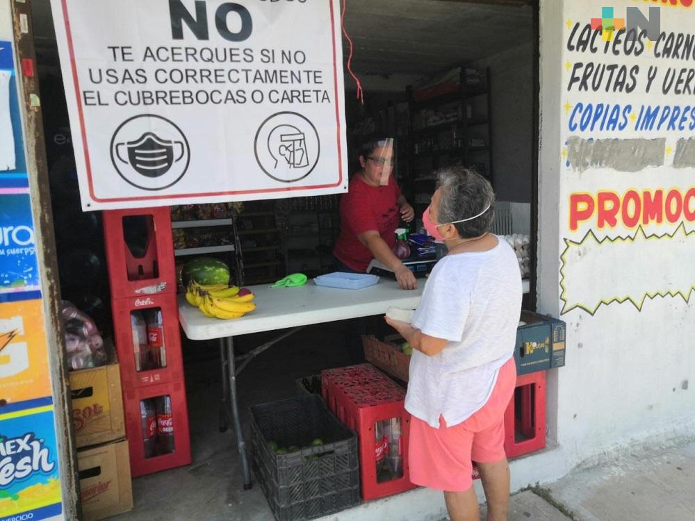 Tenderos de Coatzacoalcos, mantienen medidas de prevención para evitar contagios de COVID-19