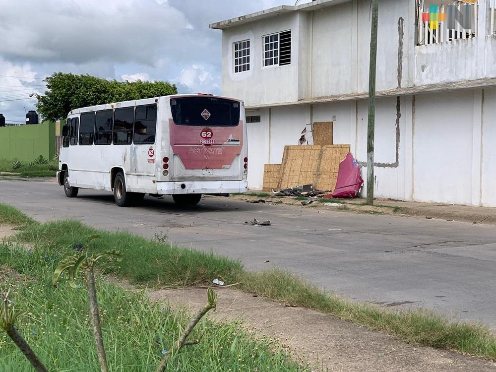 Tras choque de urbano en vivienda, ciudadanos piden a concesionarios evaluar mejor a conductores