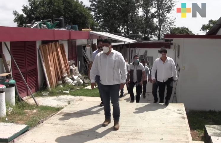 Zenyazen Escobar revisó instalaciones de la SEV después del sismo; siguen evaluando infraestructura de escuelas