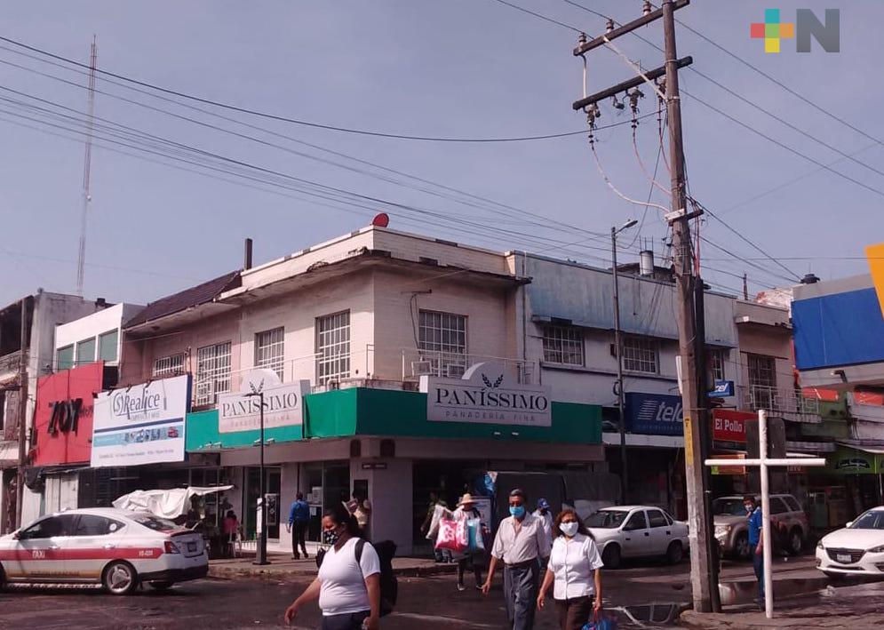 Aún hay vendedores ambulantes y personas sin medidas sanitarias en mercados de Veracruz puerto