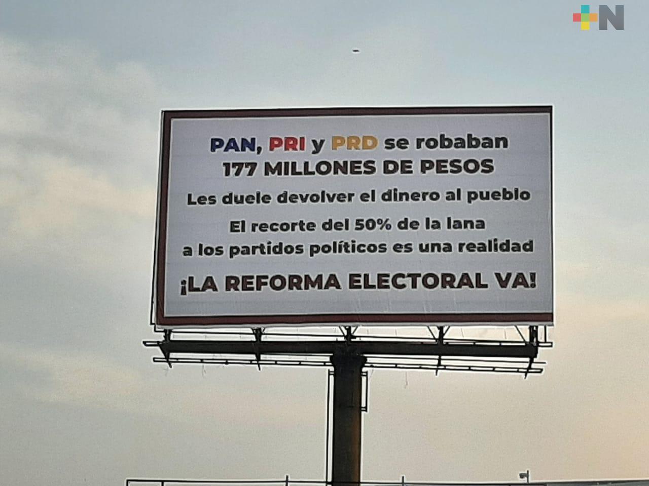 Colocan lona en Boca del Río en respaldo a iniciativa electoral aprobada por el Congreso
