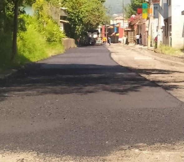 Inician trabajos de encarpetado en calzada Luz del Barrio