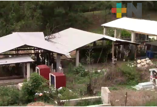 En el Día del Padre, pocos visitantes en panteón de Zacualpan por contingencia sanitaria