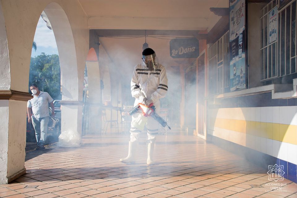 Sanitizan mercado “El Parián” en Fortín