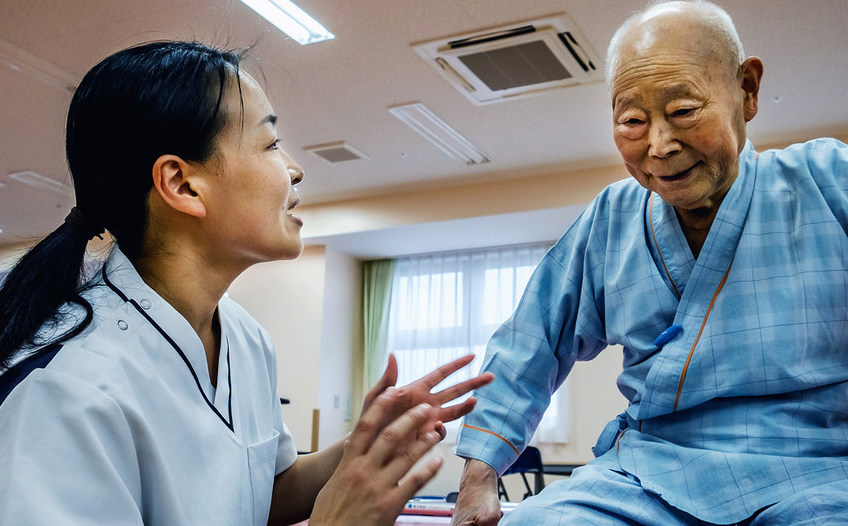 Las personas mayores no pueden ser discriminadas durante el brote de coronavirus